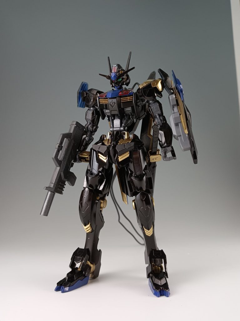 主な改造内容から・スネの内部フレームと外装パーツを合体・アスモデウスのギガントジャベリンとバルバトスのバックパックの合体によるテイルブレードの作成・エアリアルのシェルユニットの移植とこんな感じです!