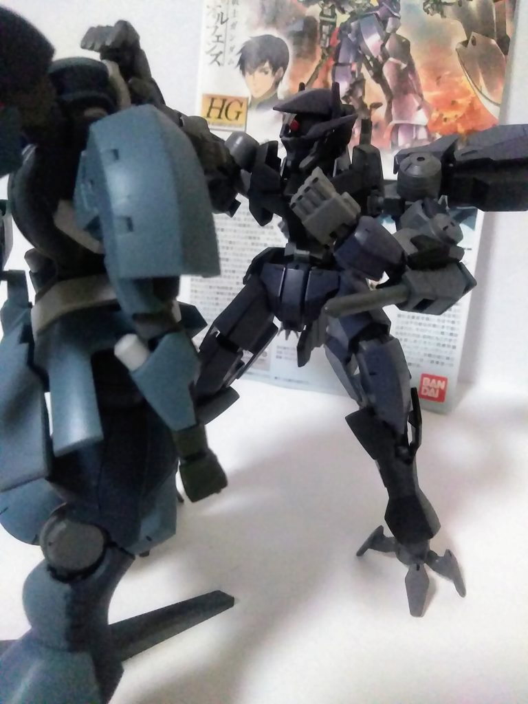両腕には『パイル バンカー』を装備😁とまぁ、『スーパーロボット』のような、『男の子の為の武器』が満載です😍