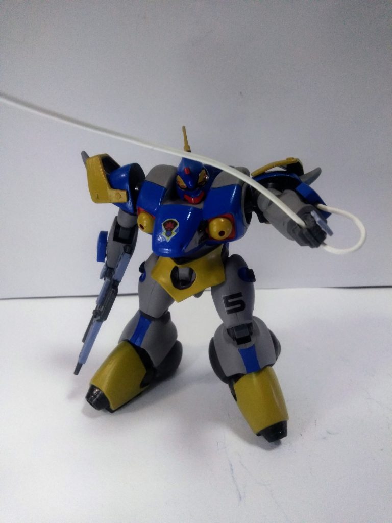 みよ！この『ビアダル』体型を！！　あっ、自分『ポッチャリ系』の信者であって、『マンマル系』は守備範囲外なので…白いのは『ヒートロッド』ということでお願いします😔