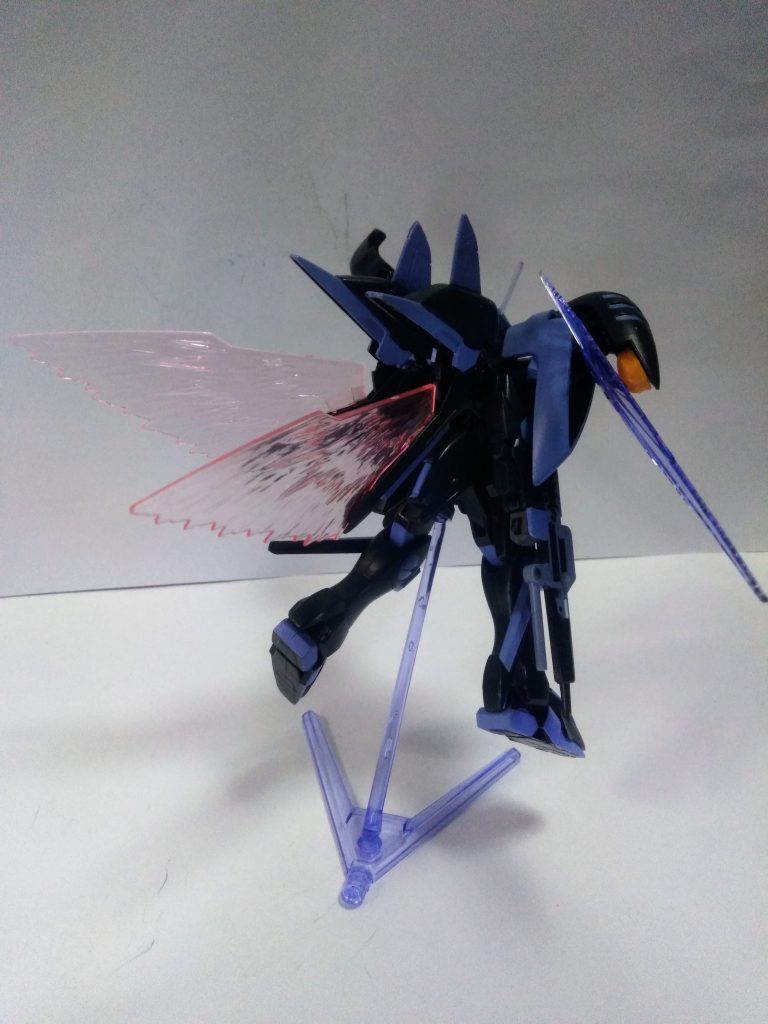 その後、『A.Hの残骸と共に』地球に降り立った『エルヴィンくん』はシレっと『ウッソくんと、その仲間達』に合流。時に仲良く、時にケンカして、愉しく暮らすのでした。　なんてラストでどうでしよう？☺️はい。『光の翼』V2のキットに付属しているのです。