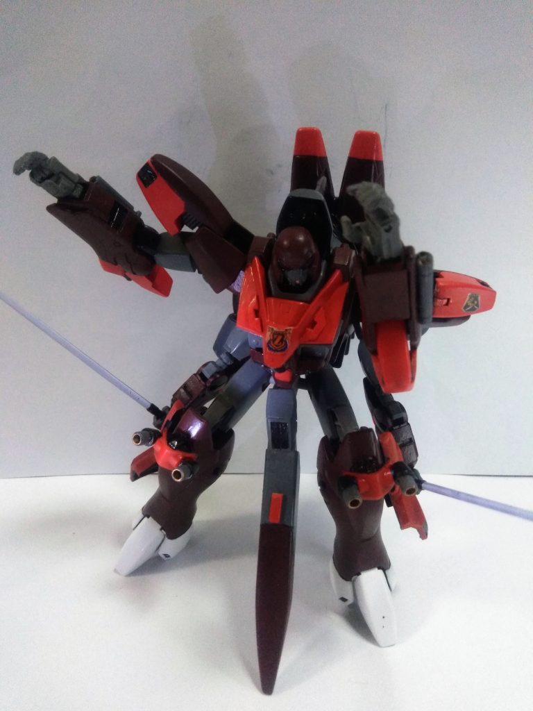 『ヴィクトリー世界のMS』の中では20mクラスの大型機に。『腕部ビーム砲×2 ・指先からは《ビームストリングス×10》』