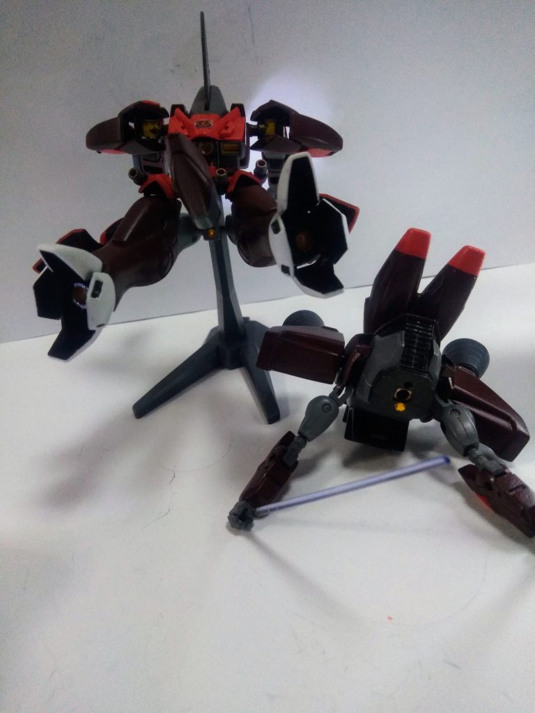 カテゴリーは『分離可変MS』となります。　本体『ザンザーボン　脚底部に大型メガ粒子砲× 2・膝部に2連装ビーム砲× 2・腹部中央にビーム砲× 1』背部『ザンキュウィ　中央ビーム砲×1・ビームサーベル×2』