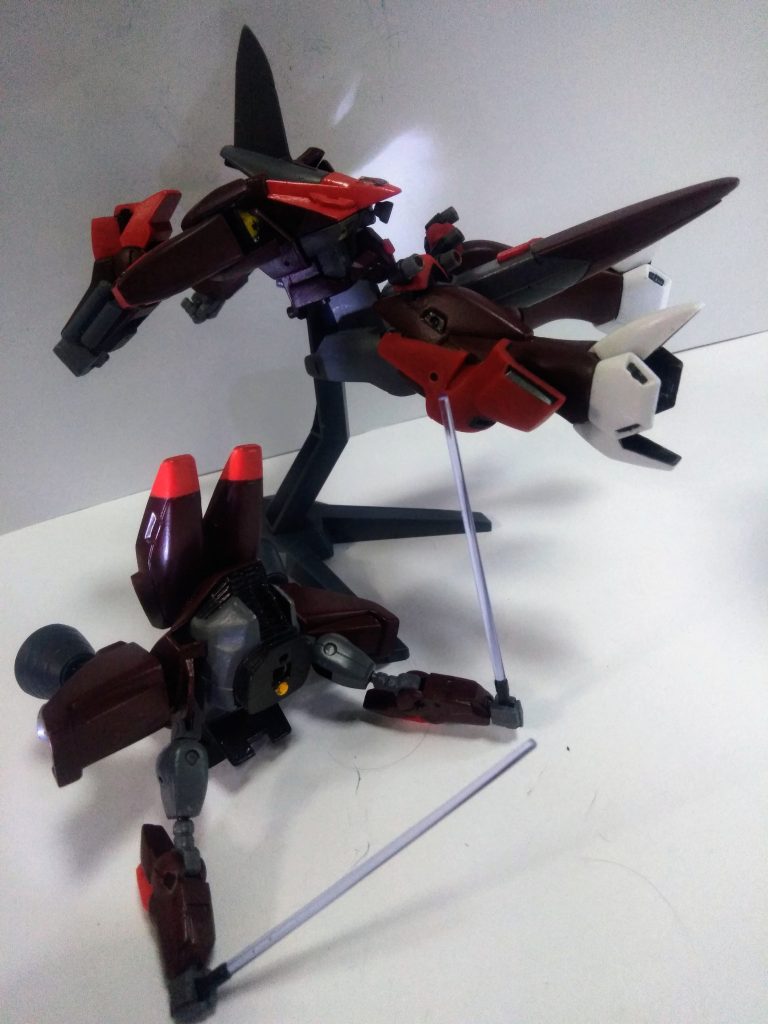 『ザンキュウィ』はドローン機体。分離状態では『ミノフスキードライブ』は使えないです。