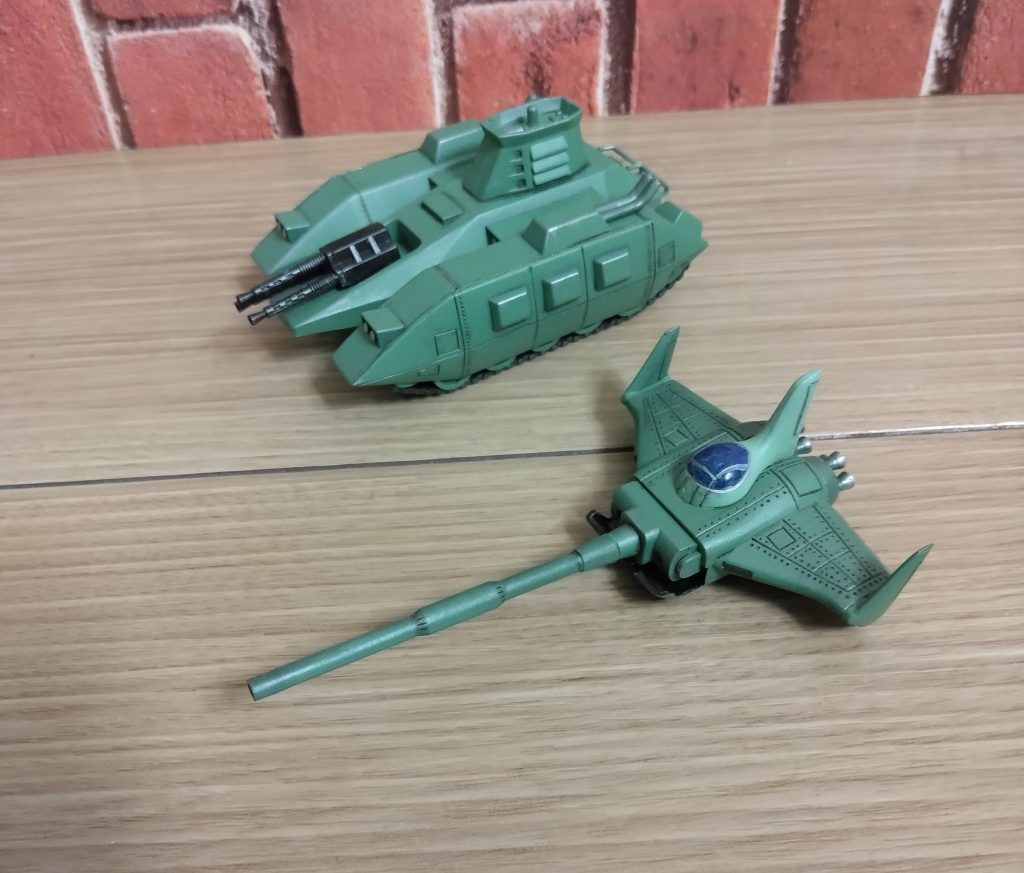 分離します！と言ってもだだベースにトップを置いて有るだけですが(^-^)