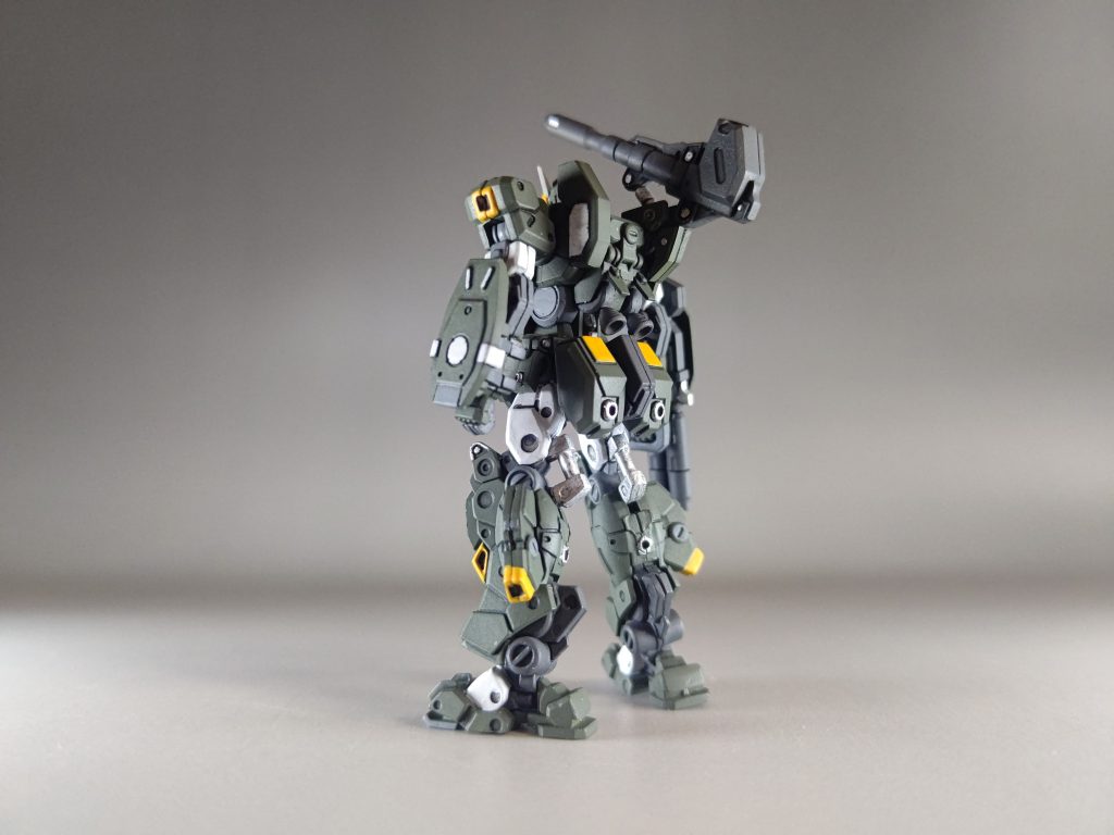 アーティファクト・フルアーマーガンダム–3枚目/制作者：滝 由佳理