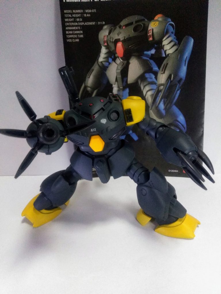 大破した『ドム・トローペン』に代わり『海洋防衛用に配備されたズゴック E』を受領します。慣れない『水中戦闘に悪戦苦闘』しながら実戦を兼ね、防衛任務に当たる日々を過ごすのでした。おニューを貰った為、汚れは無しの方向でお願いします😏