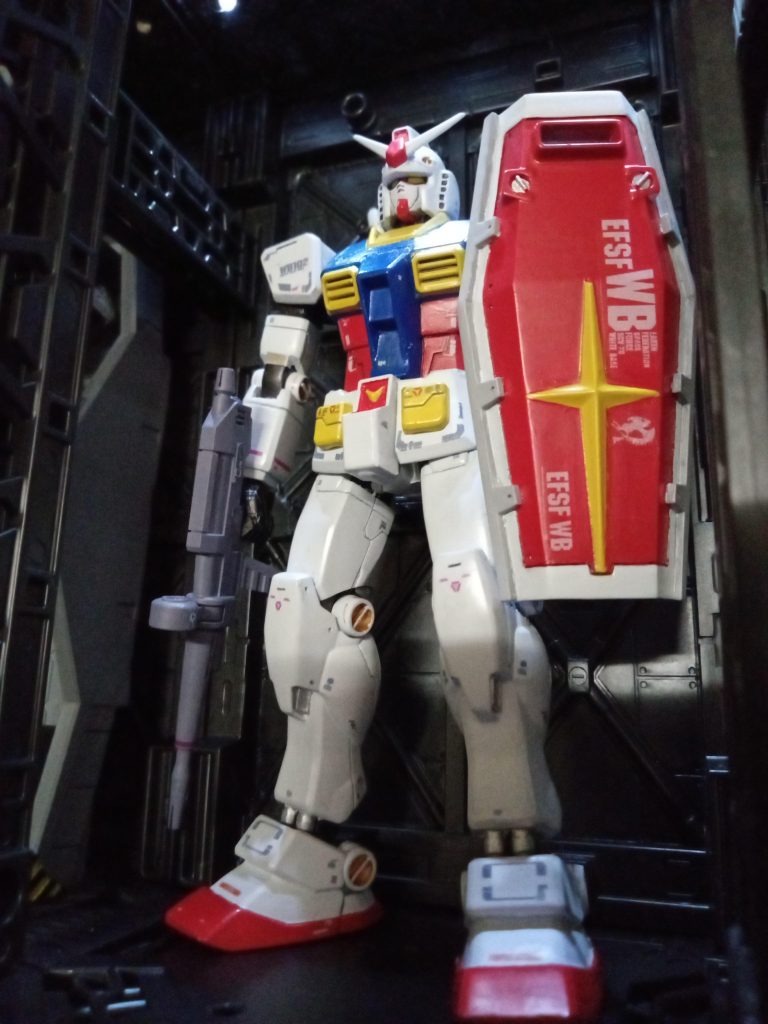 FG ガンダムのビームライフルは薄っぺらいので EGガンダムのビームライフルを参考に フルスクラッチしてみましたシールド もディテールを少し加えてみました