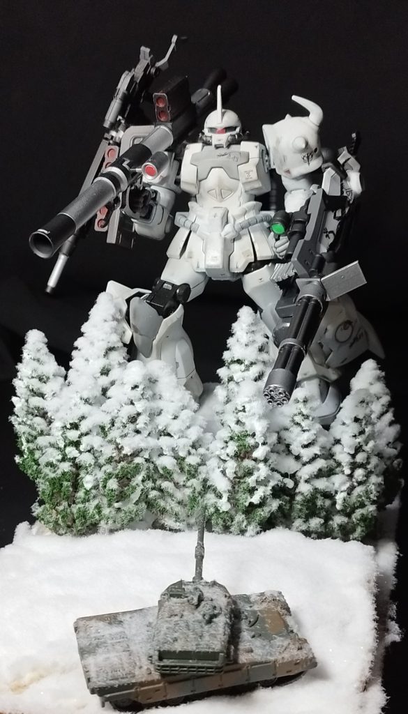 良く見えませんがホワイトオーガーのデカールを使っています。エルマー・スネル大尉がザクからグフカスタムへ乗り換えた世界線。