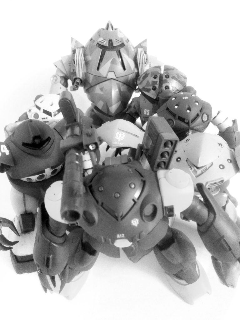 水泳部員 「エドガァ部長!全員準備完了!!」「今日の対戦チームは?」「フォーメーションはどうすんすかっ?!」「あの真ん中の奴、要チェックっす!」「アイツ!ガンくれやがった!」 「オッシ!奴のマークはまかせろっ!」 エドガァ 「いゃ…💦部活じゃないんだけど…」お目汚し ありがとうございました。