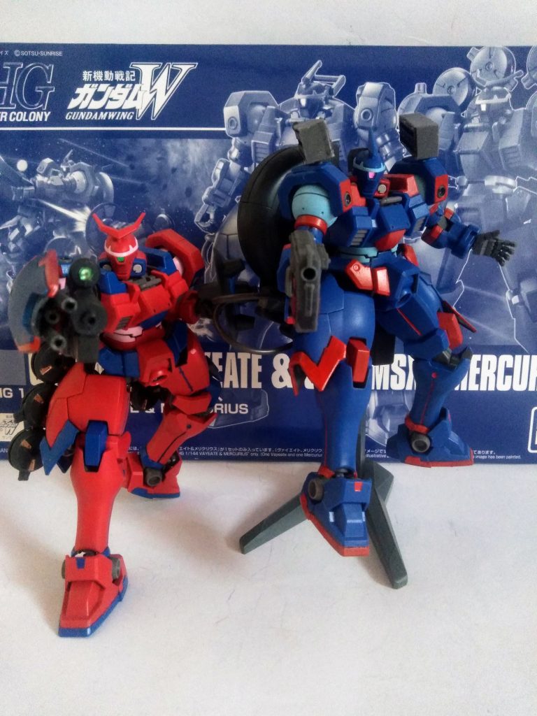 この二人単体だと、てんで絵にならないんです。(あっ…オレの技術不足だ) なので何時も一緒😁 ヴァイエイト『ビームガン』 メリクリウス『ビームガン&シールド設置 2 連装ビームライフル』