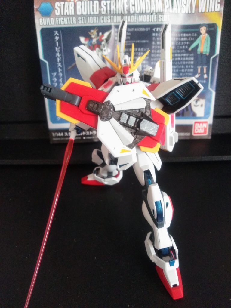 『プラフスキー粒子』という謎エネルギーを利用し、ビームを吸収、自身にエネルギー転換出来るシールド『アブソーブ シールド』