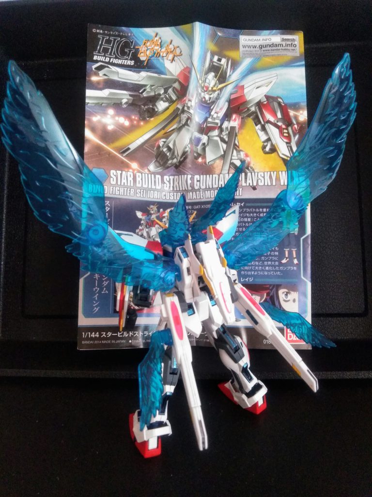 吸収した『プラフスキー粒子』転換使用し『光の翼』を発現! う~ん、謎だ🤔 でも、男の子は皆こういうの好きだよね😃(勿論、自分も😤)