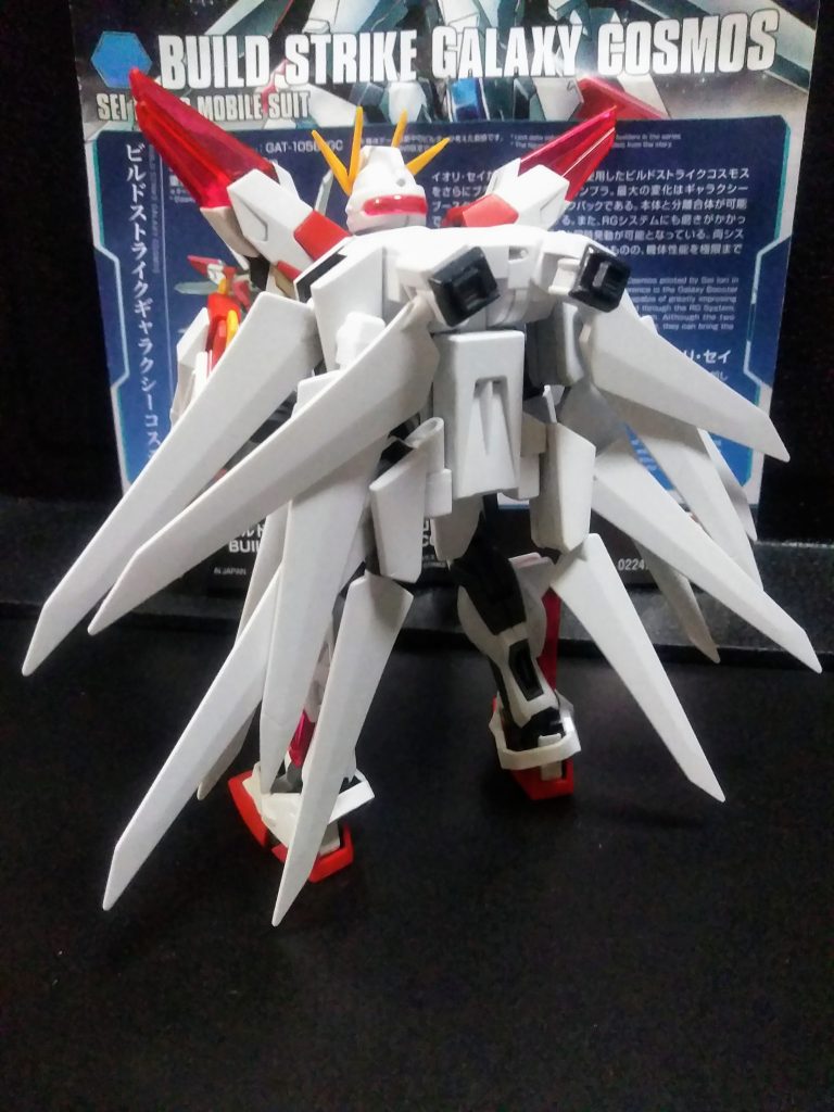 このバックパック『ギャラクシー ブースター』これを見て、色々と想像された方もイラッシャルと思います🤔 自分も妄想しました。『ドラグーン的な武装?』『羽?の角度に依って能力が変わる?』『ビルドだから、羽?を刀剣として使用?』等々。