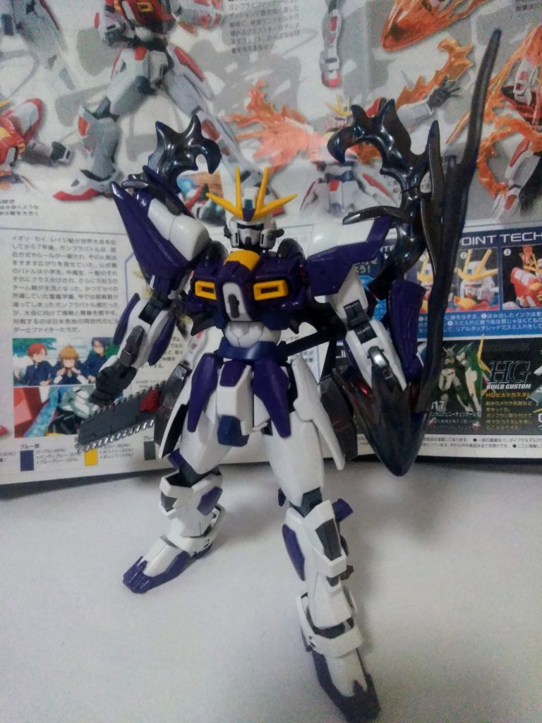 　御披露目もすんだので、この子の詳細を。機体名は『ビルド インフェルノ ガンダム』(妄想MS)　　　　　　　　　　　　　　　　　　所属チーム名は『SCHOOL ディズ』　　      チームのマークは山間の湖を優雅に進むボートが描かれています。🏞️🛳️『nice boat』　　　　のロゴいりだとか。