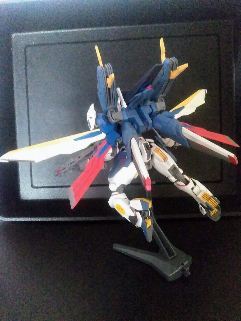 『でも、こんなチッサイ羽でどうして翔べるの?』という無粋な事は考えないで下さい😏