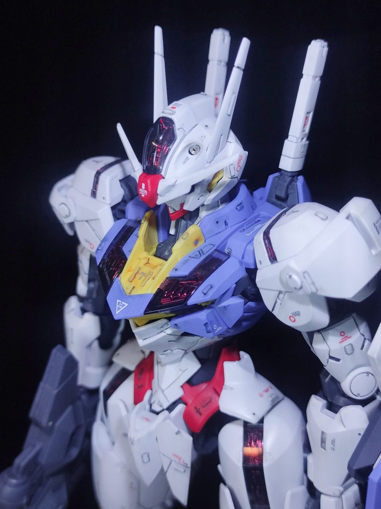 ピンバイスで各所リベット表現バルカンをメタルパーツ化ランナープラ板でディテールアップスジボリ追加メタルパーツのマイナスモールド追加一部装甲のウスウス化メッキパーツの色変えなどはしませんでしたがスミ入れをしてメリハリをつけてみました