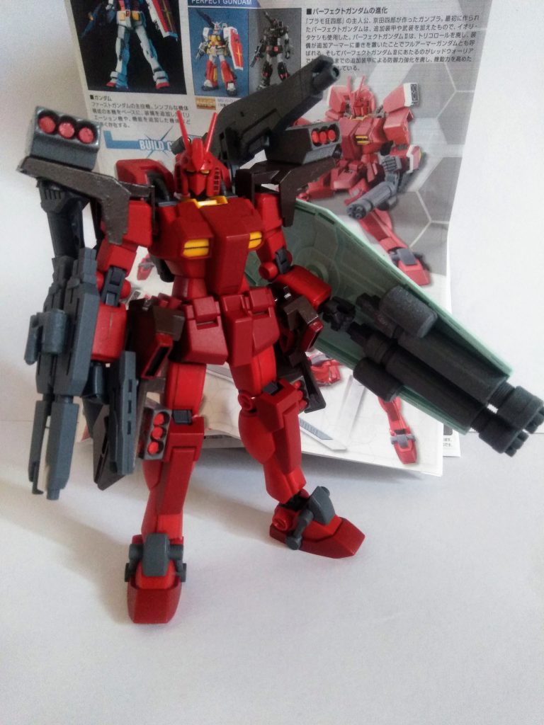 自分のイメージでは『パーフェクトガンダム=重装備』だから盛る!😤『3連大型ミサイルポット× 4 ・右腕 2 連ビーム ライフル・ハンド ガン・ショルダー キャノン・シールド設置 4連ビームガトリング × 2』