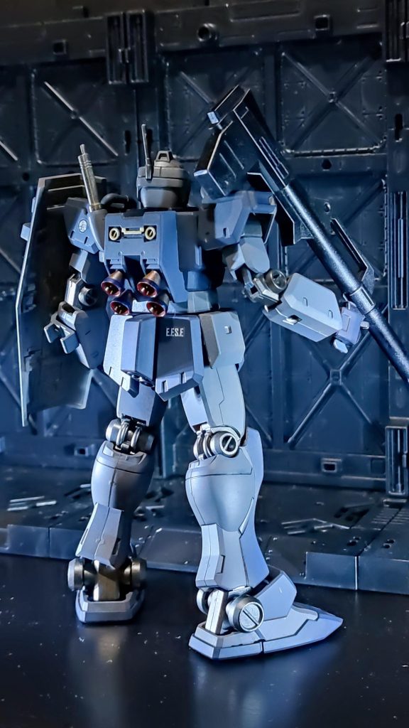 フレームはガンメタです。バーニアも金属っぽさを出してます。