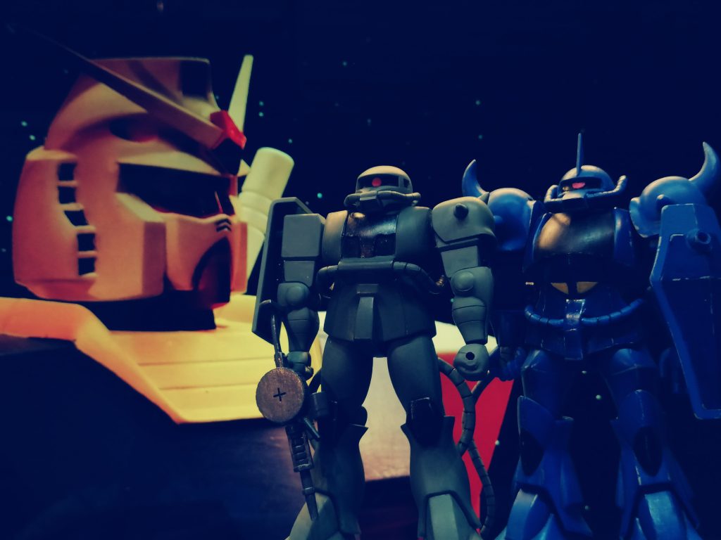 前に作ったグフと1/60ガンダムにも登場してもらってバンダイのプラモデル的な雰囲気でとってみました。次はガンプラブーム当時一番好きだったMSV MS-06Rを作ります😊