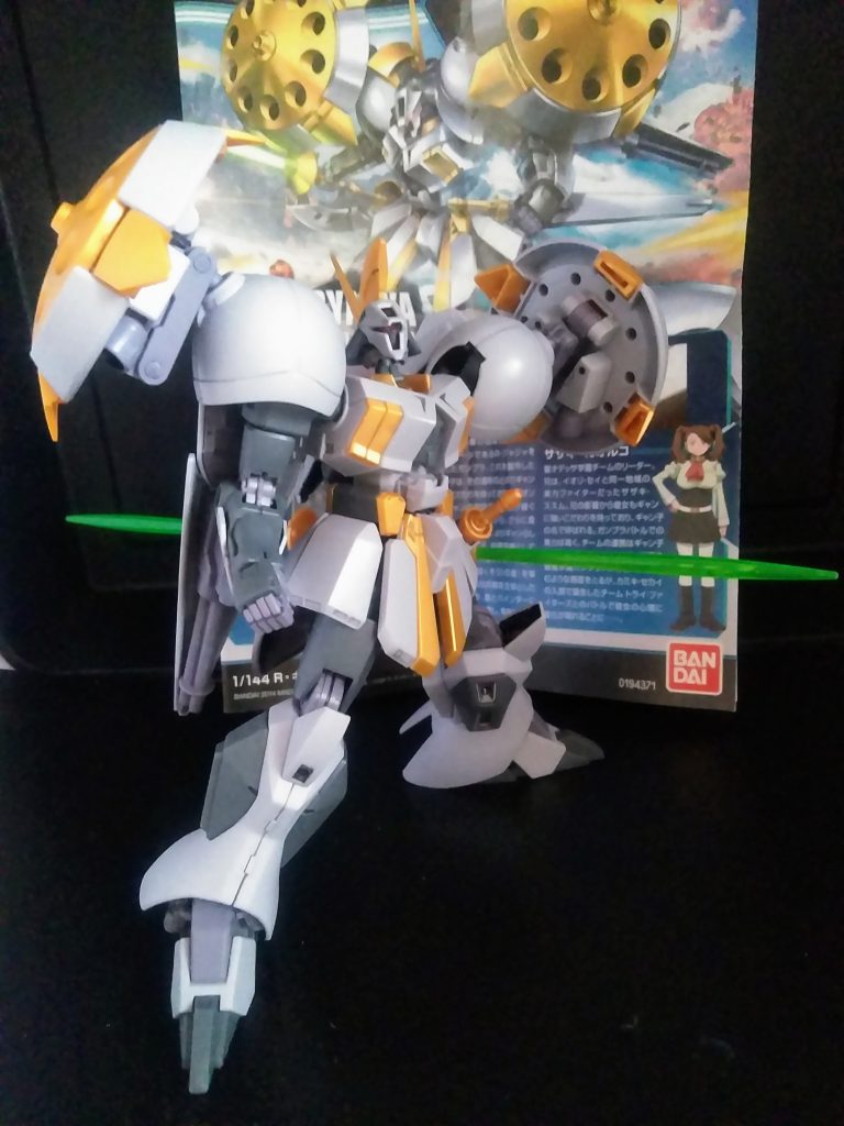 2014年発売のこの子、皆様ご存知『ギャン子ことサザキカオルコちゃん』のガンプラですよね😃『ツイン ビーム ソード』