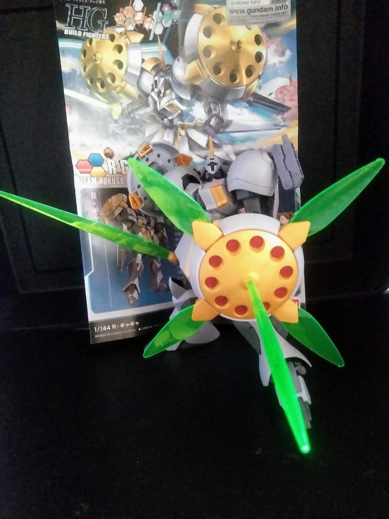 人気が有るわけですね😆　『ビーム サーベル & シールド ビーム全開！』