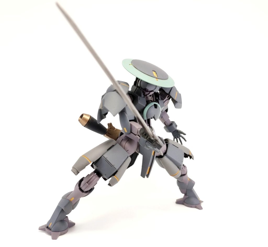 近接武器のニホンソードは、シンプルな装備です。そこそこの切れ味で相手の装甲を切り裂きます。