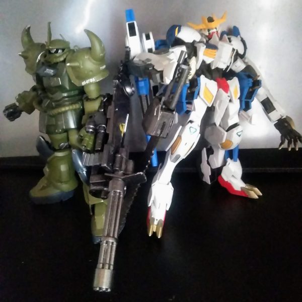 旧HG グフ カスタム & HG ガンダム バルバドス ルプス レクス