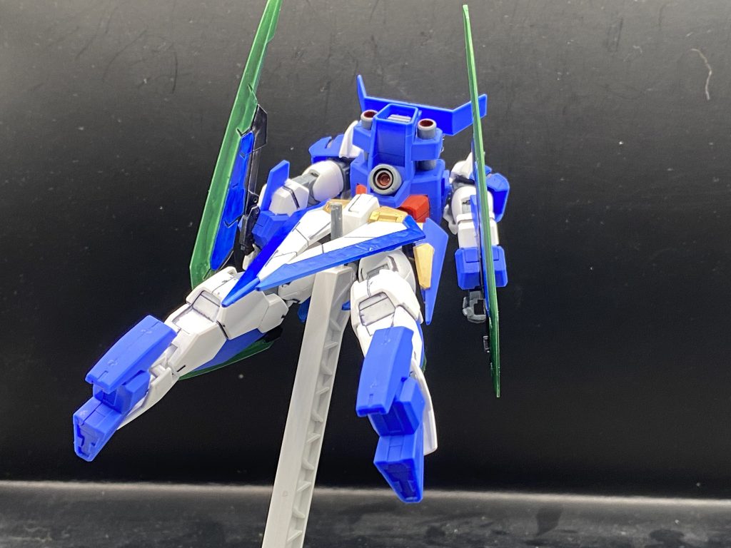 全身を前後から今気がついたんですが青部分は塗り終わった後に付属のシール貼ってつや消し吹いた方がキレイになりそうですね次回の糧にします