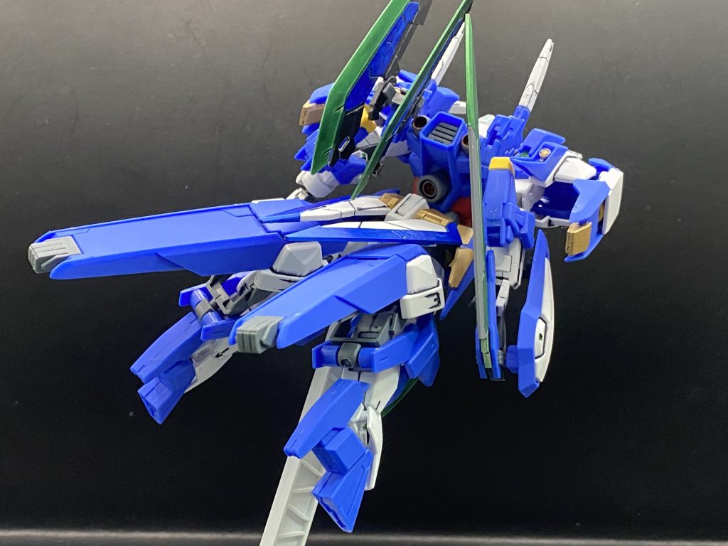 全身を前後から使用しない時のレイザーブレイドはバックパックに格納して必要に応じてバックパックから取り外して使用するみたいなイメージです