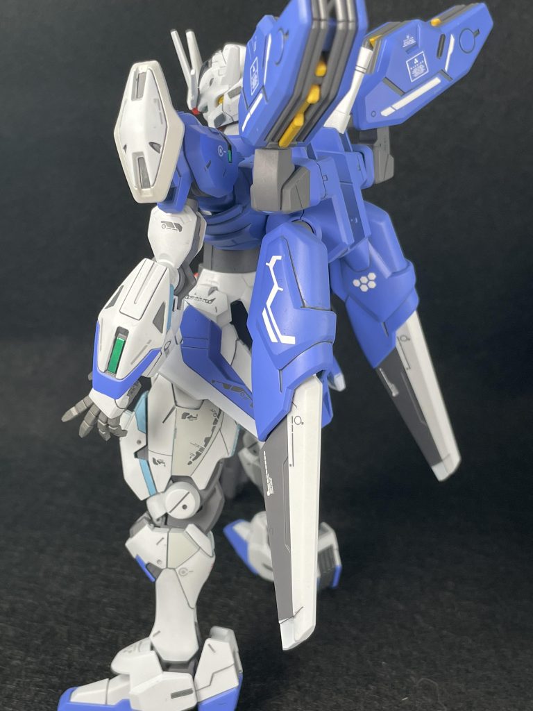 プラ板、スジ彫りで全身ディティールアップしています。お気に入りは脚部です。