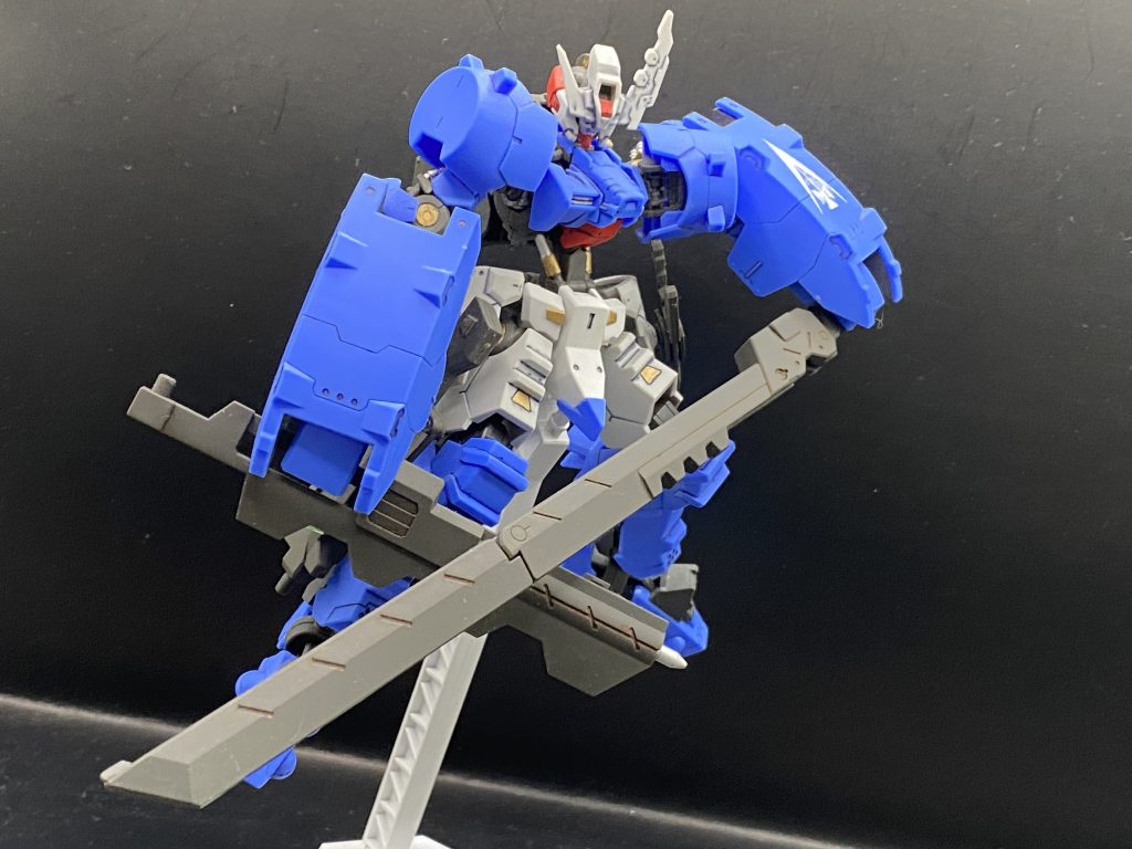 デモリッションナイフにバスタードチョッパー2つ構えれば相当な威圧感