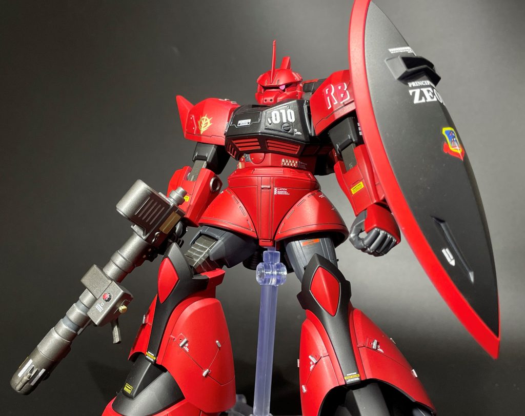 このちょっと横向きのモノアイがとても好きです!