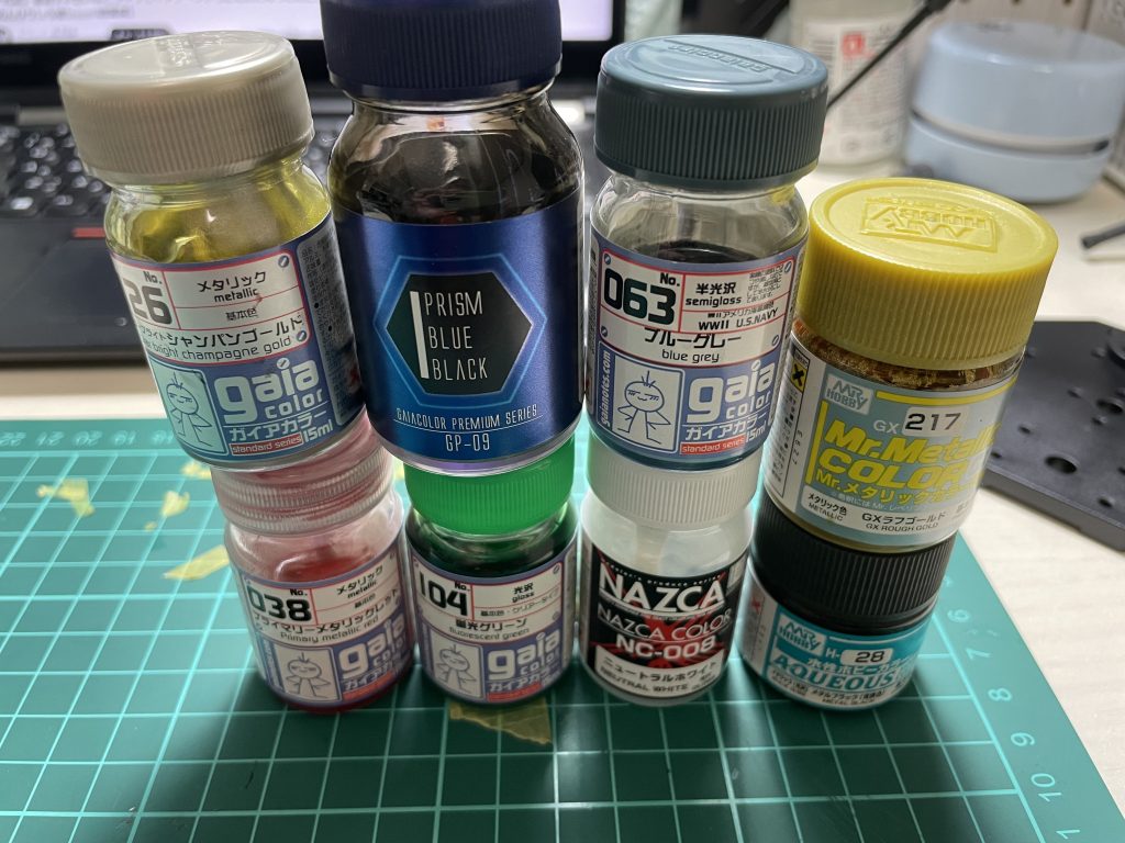今回の使用塗料になります。シャンパンゴールドをバーニア、関節に使用しましたがシルバー程主張せずに落ち着いたカラーでとても気に入りました。以外と5号の戦闘が好きだったので追加武装が来たらまた制作したいですね。良キットでした。