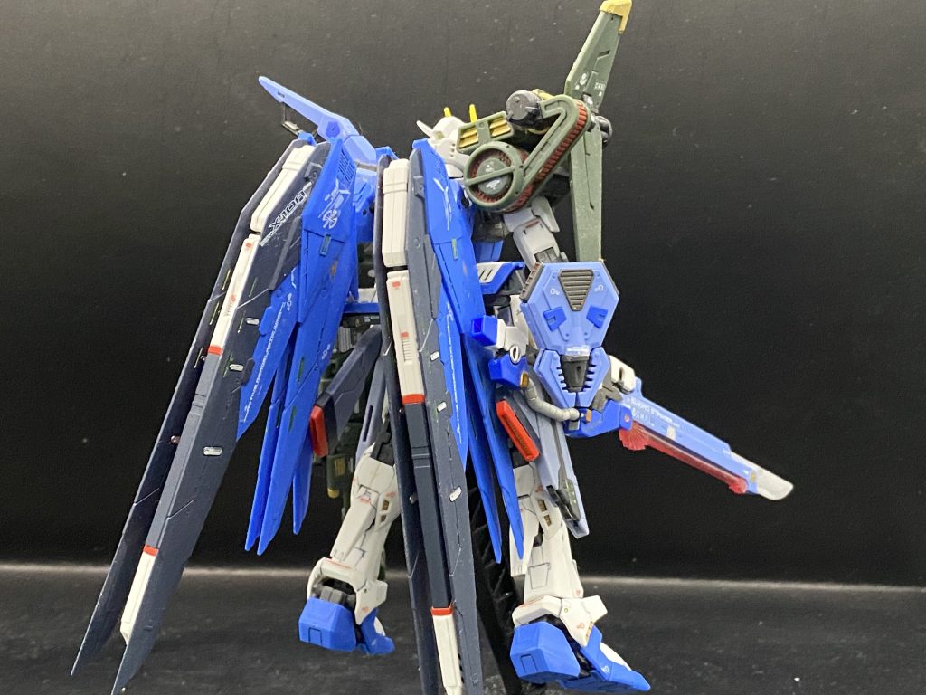 全身を前後からいい感じのボリューム感です