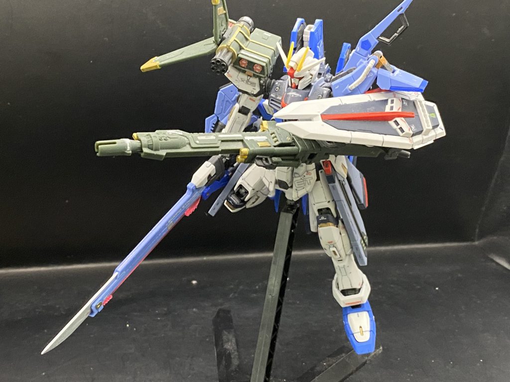 アグニを構えて撃つことも出来るニュートロンジャマーキャンセラーのおかげで燃費問題は解消しているはずなのでパーフェクトストライクのような武装も問題なく扱えるはず