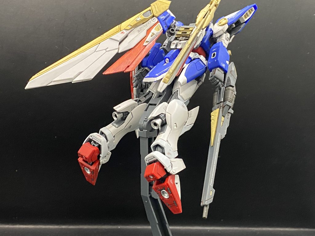 全身を前後から羽を閉まっておけばウィングらしいスマートなスタイルで素晴らしい逸品