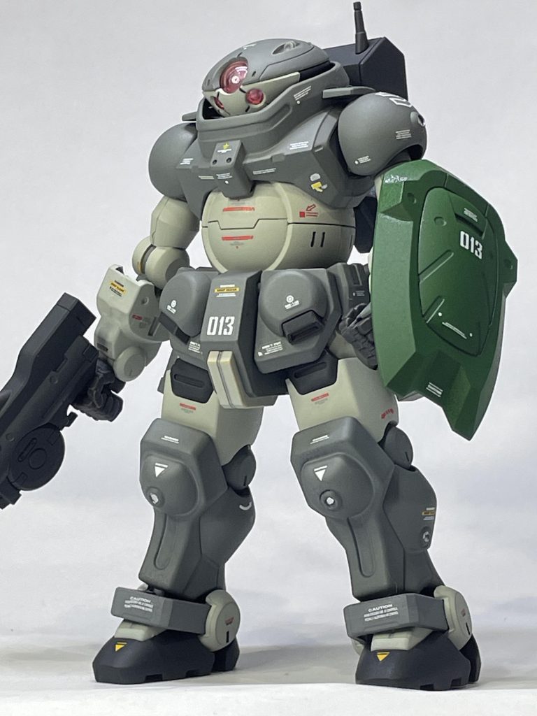 Gのレコンギスタからグリモアをリアルカラーに全塗装。軍艦色をベースにガルグレーでメリハリをつけてみました。ランドセルやスリッパなどは定番のジャーマングレーです。