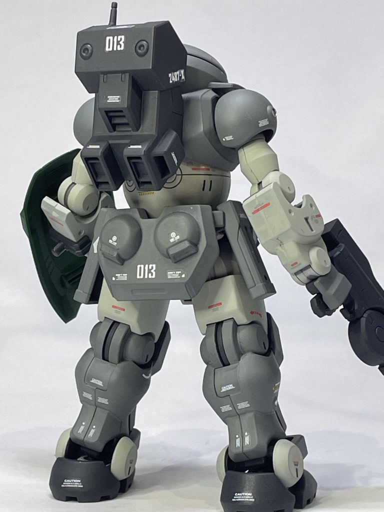 他のモビルスーツとは違い、体型がパワードスーツのようなより人間に近い形状で違和感はありましたが、いざ手に触れてみるとその無駄のない構造に好きになりました。