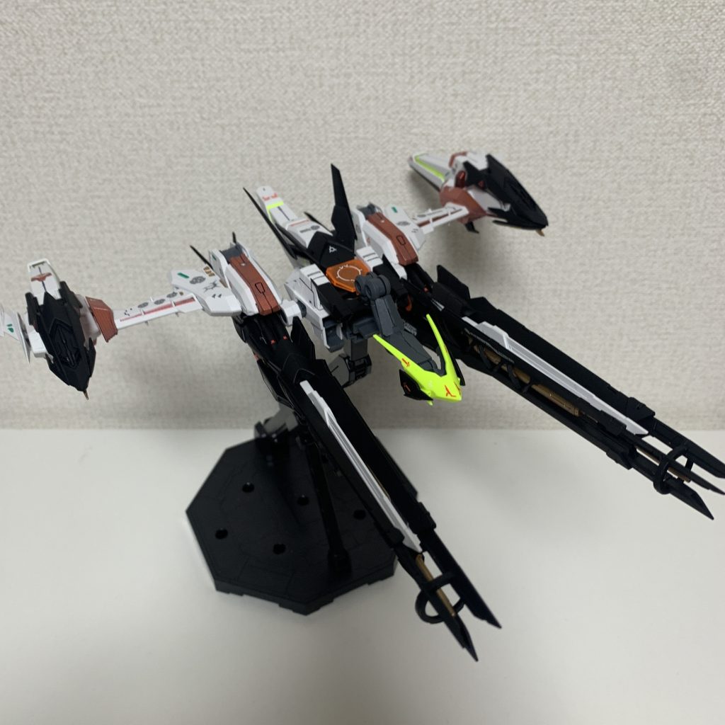 これだけでも十分カッコいいです♪デカール貼るのは時間もかかるしやはり辛いですが、結果満足できるのでイヤイヤ貼ります（笑）