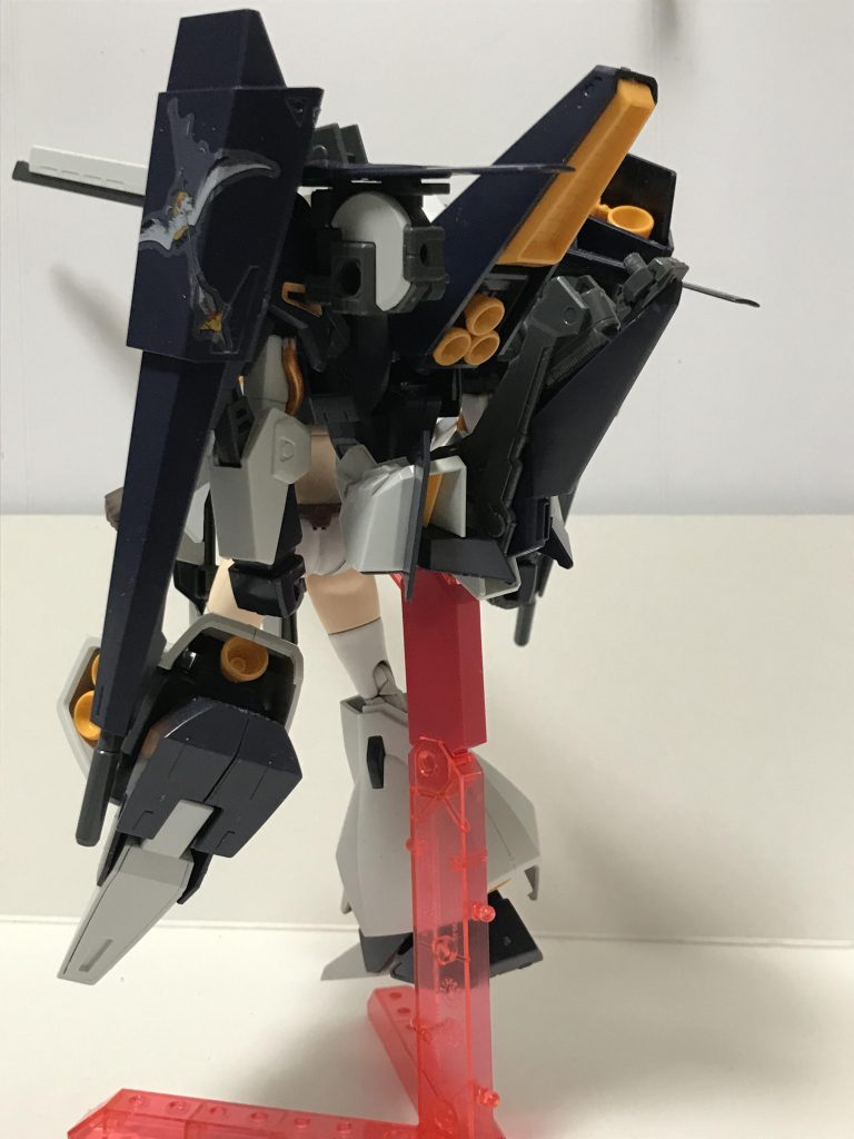 この後ろ姿を生かしたくて作り始めたまであるバーニア群。圧巻でございます。ほぼナミさん見えませんw