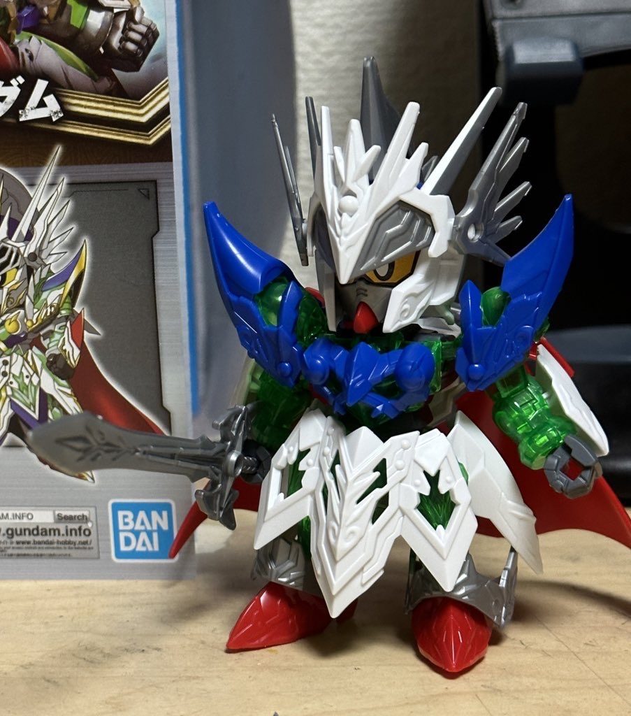 今回は元のカラーを残しつつ、原作に近い姿に部分塗装をしました。