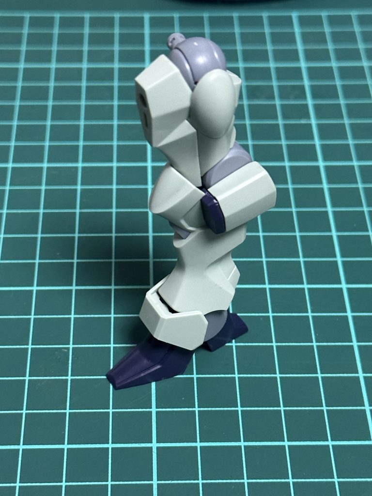 実際に左脚を組んでみました。これがBANDAI驚異のメカニズムってやつですかね…みんなもザウォートを買って自分だけのザウォートを手に入れましょう！！