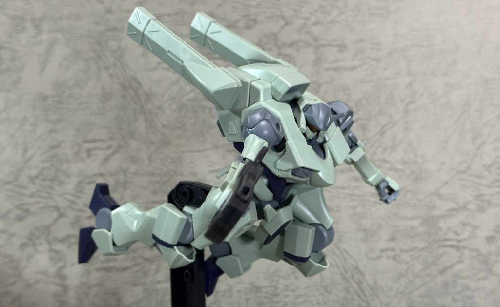 各部可動もなんなく。背部のベクタードブースターも回転範囲が広い