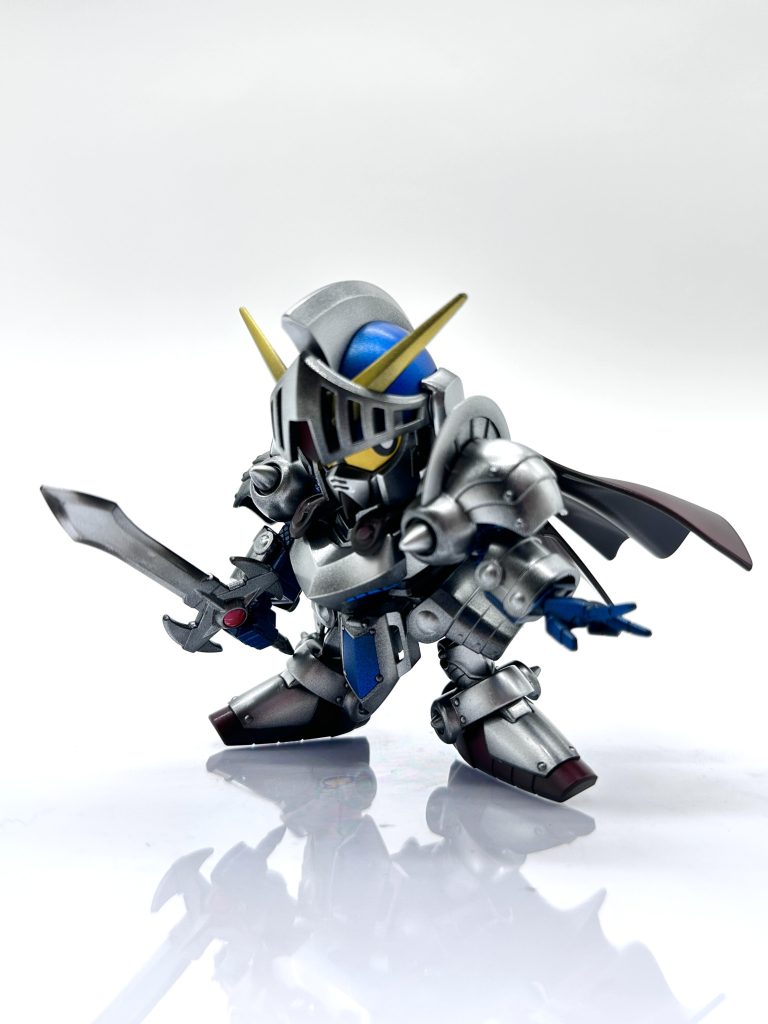 ラッカー系は未使用なので比較はできませんが、従来の水性シルバーより粒子が細かく輝きが増しています!グラデではなく厚塗りするともっと光りそうです✨価格が高いのだけがネックですね。