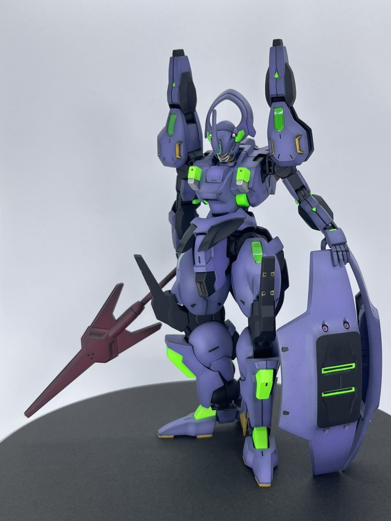 丁度、槍があの槍に見える。靴底にプラ版貼って黄色に塗装しました。