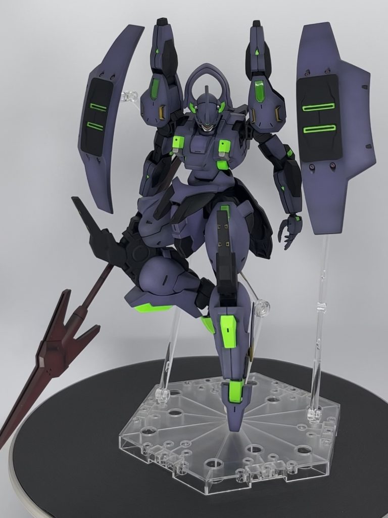 ほぼ無改造です。肩は3mm軸をランナーで作って繋いだだけです。