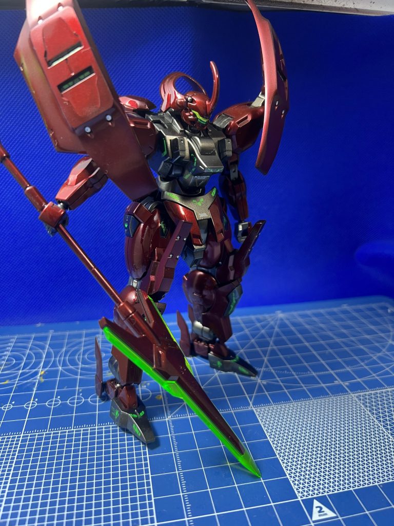 フレーム色はクレオスのメタルカラーアイアンとガイアのスターブライトアイアンとガンメタルで仕上げてます。部分塗装は筆塗りで4アーティストマーカーです