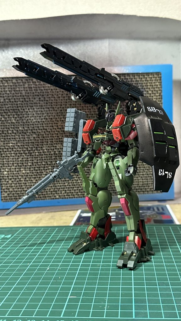 元々付属していたバックパックの接続部を削り上から被せる仕様にすることで隙間を埋めることもでき、無事安定させることができました( ̄∀ ̄)