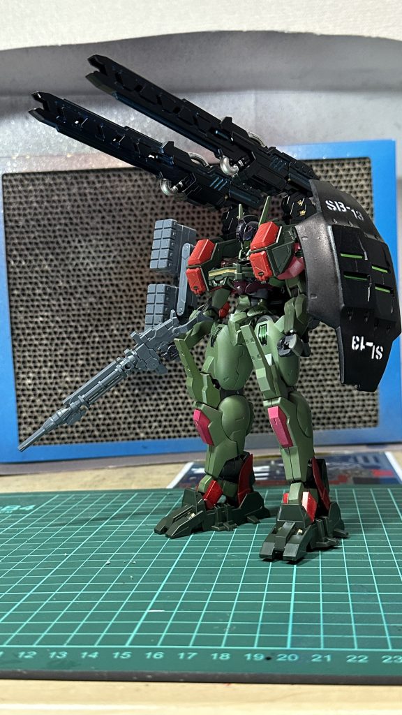 ガンダムルブリスRS(※以下レッドショルダー)の武装プランとして、今回はSDWサージェントウェルデバスターガンダムDXセットのウェポンを使用しました