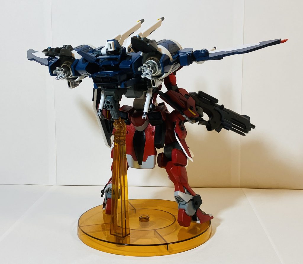 合体状態の正面背面。ファトゥムの主翼は元のジャスティスと差別化のためデュランダルバルキリーみたいな前進翼にしました。